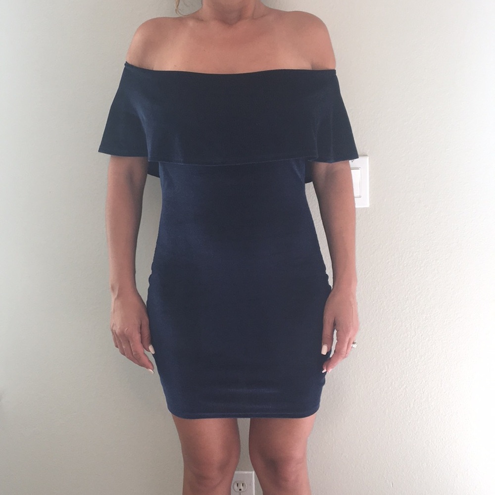 NAVY VELVET DRESS 🌼